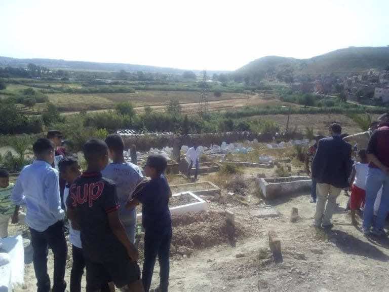 مثير..السلطات تعيد فتح قبر بسلا بعد أنباء عن سماع صوت من داخل قبر في مقبرة "عنق الجمل"