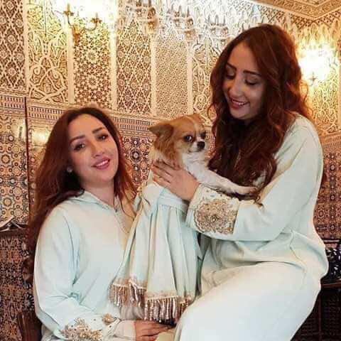 " عرض للأزياء التقليدية" لفنانين في العيد.. أطفالهم حاضرون وحتى حيواناتهم