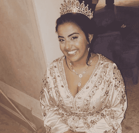 فنانة فرنسية من أصل مغربي تدخل القفص الذهبي و تعتمد تقاليد مغربية في حفل زفافها