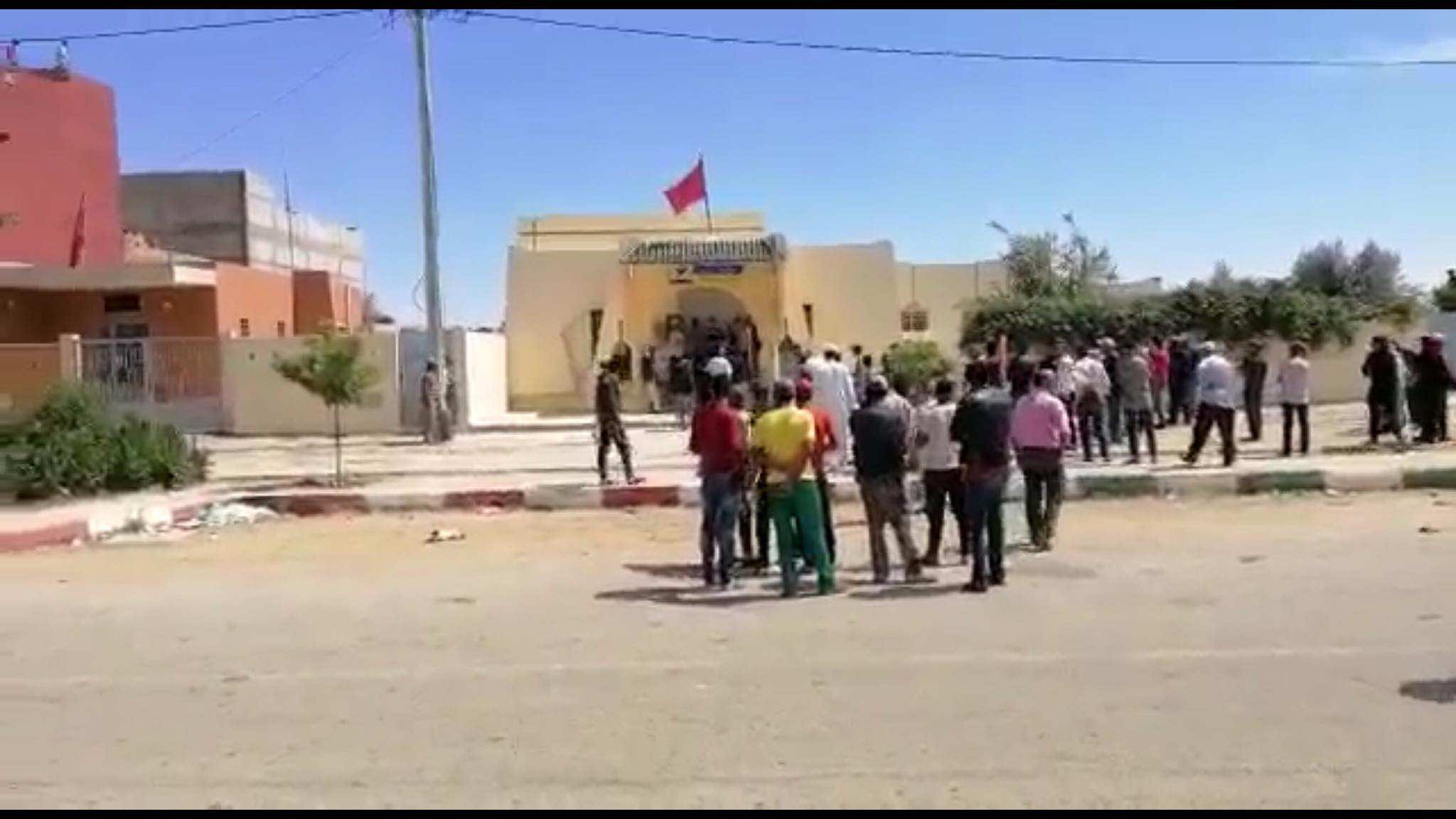 خنيفرة.. ملثم يسطو على وكالة بنكية باستعمال "جويجة"