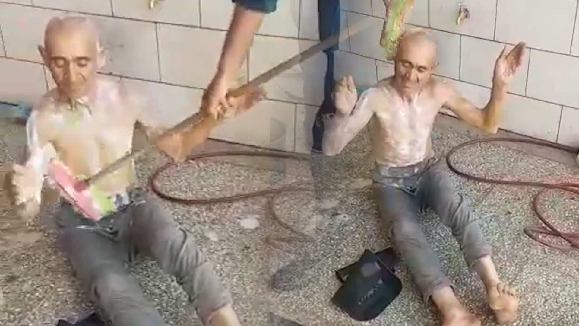مشاهد قاسية تسائل الحقاوي.. شخص يحمم مسنا بـ"الشطابة" في مغسل للسيارات! - فيديو