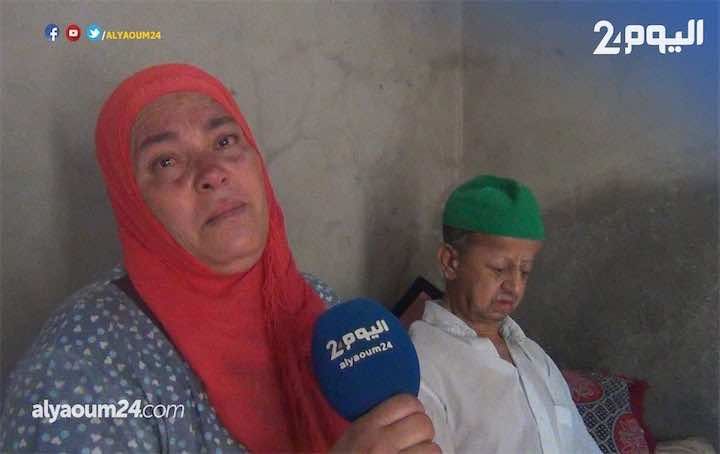 قصة إنسانية تُدمي القلب.. رجل يعاني هشاشة العظام وزوجته: "ملقيتش ليه الجهد" - فيديو