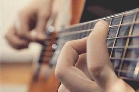 أساتذة الفن غاضبون من جماعة الدارالبيضاء.. رفضوا الإجهاز على حقوقهم