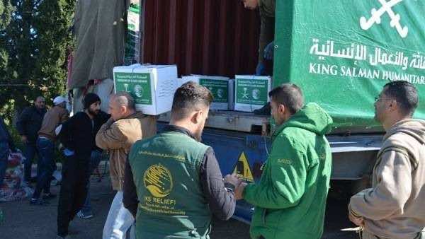 السعودية تدعم مخيمات "البوليساريو" بـ350 طنا من التمور