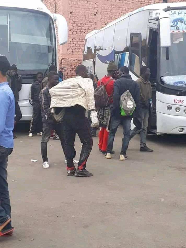 ترحيل أزيد من 270 من المهاجرين نحو أزيلال...7 شاحنات نقلتهم من الناظور