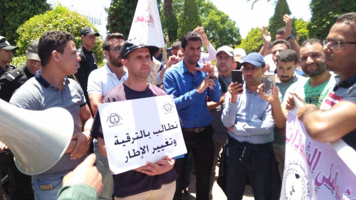 وسط حضور أمني كبير..الأساتذة يلوحون باقتحام وزارة أمزازي