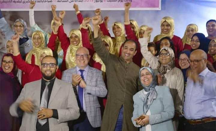 الوالي يحتفل بتفوق فتيات من أسر بسيطة في امتحانات الباكالوريا - صورة
