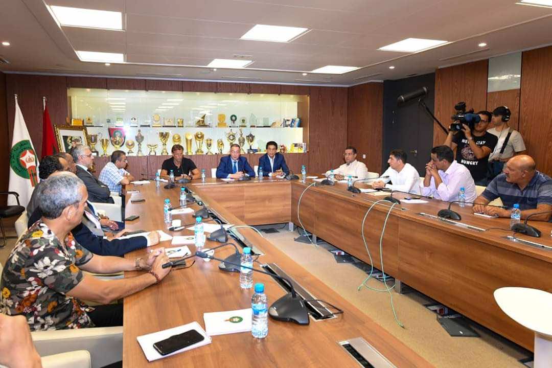 لقجع وأعضاء الجامعة ينظمون "حفل وداع" لرونار: تجربتي في المغرب ستبقى خالدة