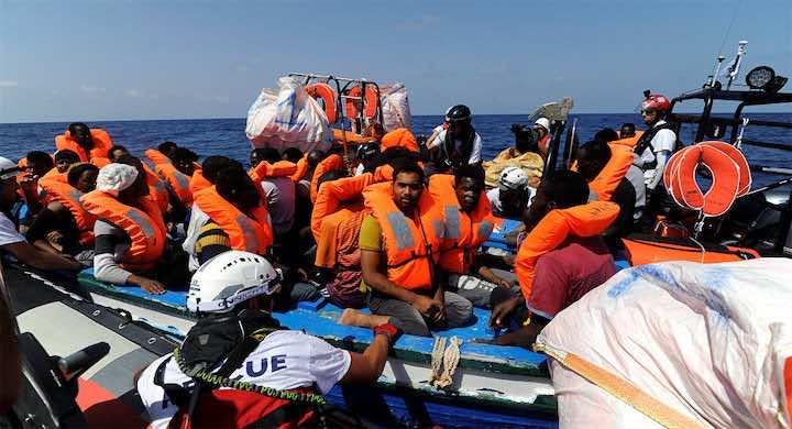 مأساة جديدة.. فقدان 116 مهاجرا بعد تحطم قارب فيه 250 شخصا
