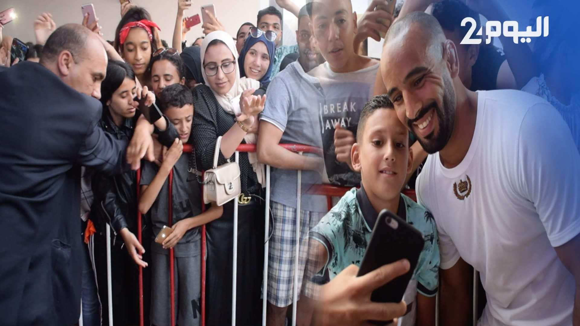 هجوم "جماهيري" على مطعم افتتحه "أبو زعيتر" في طنجة..تدافع وصراخ وإغماءات!!-فيديو
