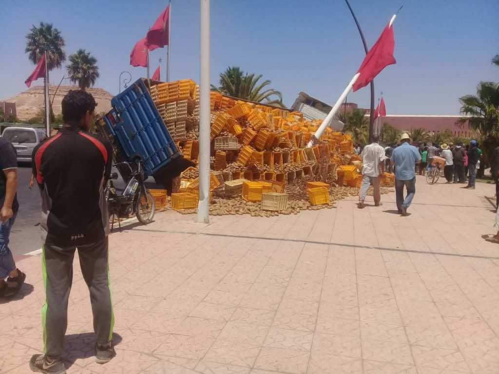 انقلاب "رموك" محمل بشحنة من البطاطس ولا خسائر في الأرواح