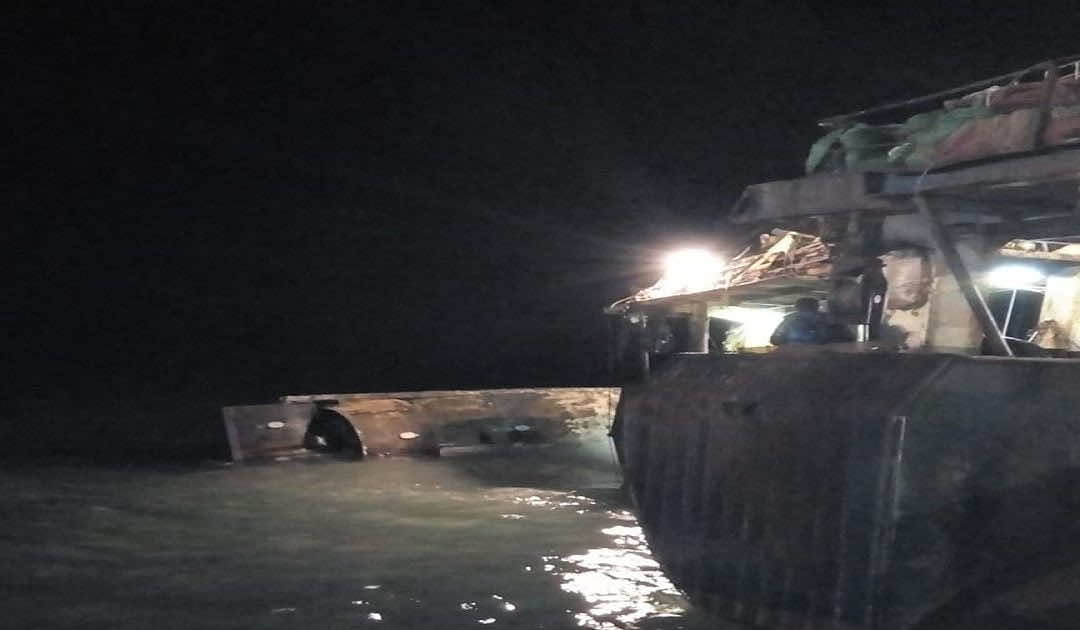 بشكل مفاجئ.. غرق سفينة بميناء الداخلة دون تسجيل خسائر في الأرواح