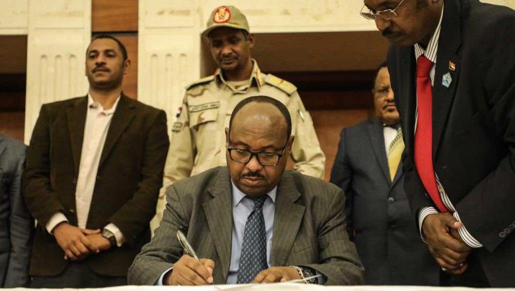 العسكري السوداني وحركة الاحتجاج يتوصلان "لاتفاق كامل" حول الوثيقة الدستورية..الزغاريد والهتافات في الشوارع