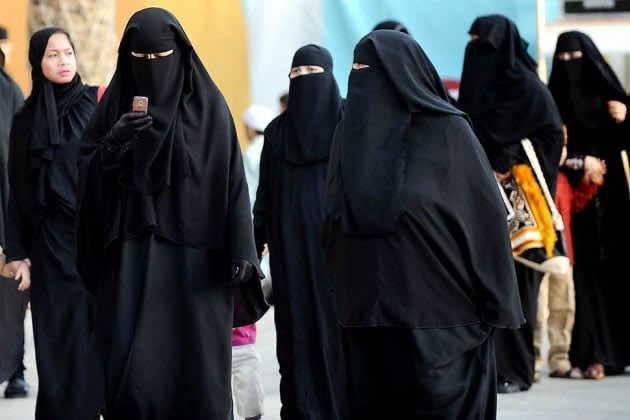 "تحقيقاً للمساواة بين الجنسين"... السعودية تُعلن رفع سن التقاعد لدى النساء