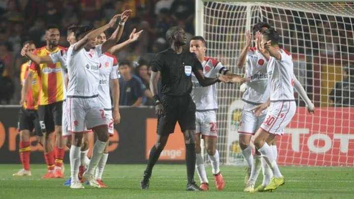 الكاف تصدم الوداد.. لجنة الانضباط تمنح لقب دوري الأبطال للترجي وتعتبر الوداد "منسحبا"