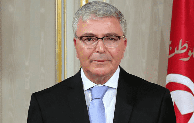 بعد مورو والمرزوقي.. وزير الدفاع التونسي يلتحق بالسباق ويقدم ترشيحه للإنتخابات الرئاسية
