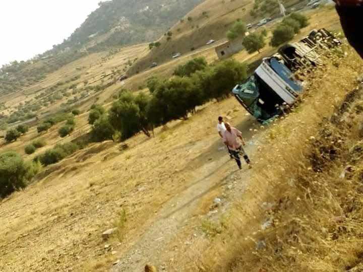 بعد أقل من 24 ساعة...انقلاب حافلة أخرى في نفس مكان حادث تاونات