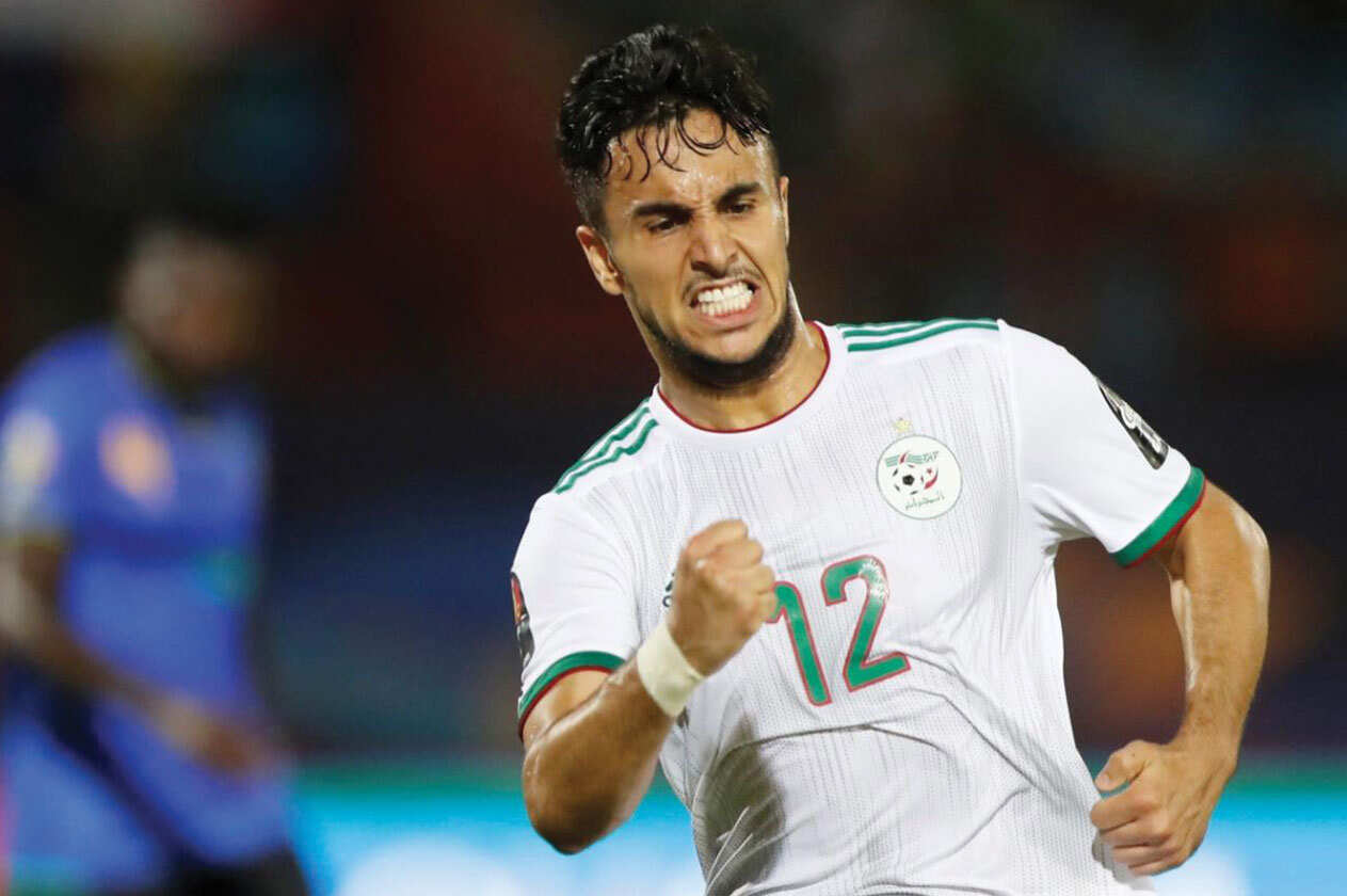 نجم منتخب الجزائر يقترب من فريق جديد