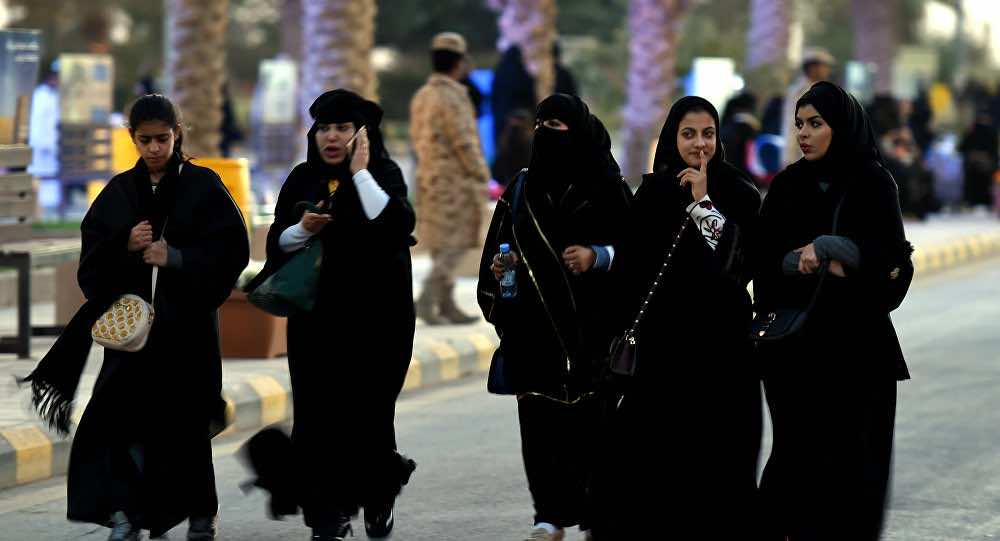 ألف امرأة سعودية تغادرن البلد ساعات بعد بدء تنفيذ قرار السفر دون موافقة ولي الأمر