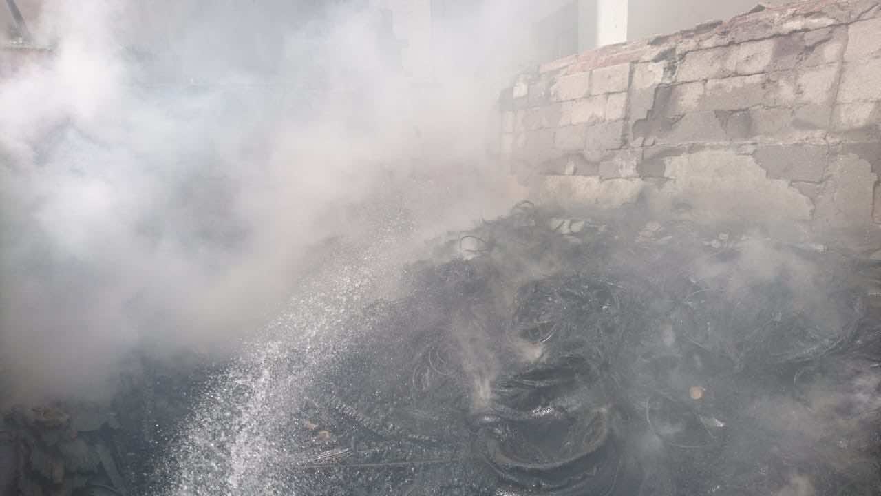 طنجة.. حريق يندلع في مستودع للعجلات ويخلق حالة رعب-فيديو