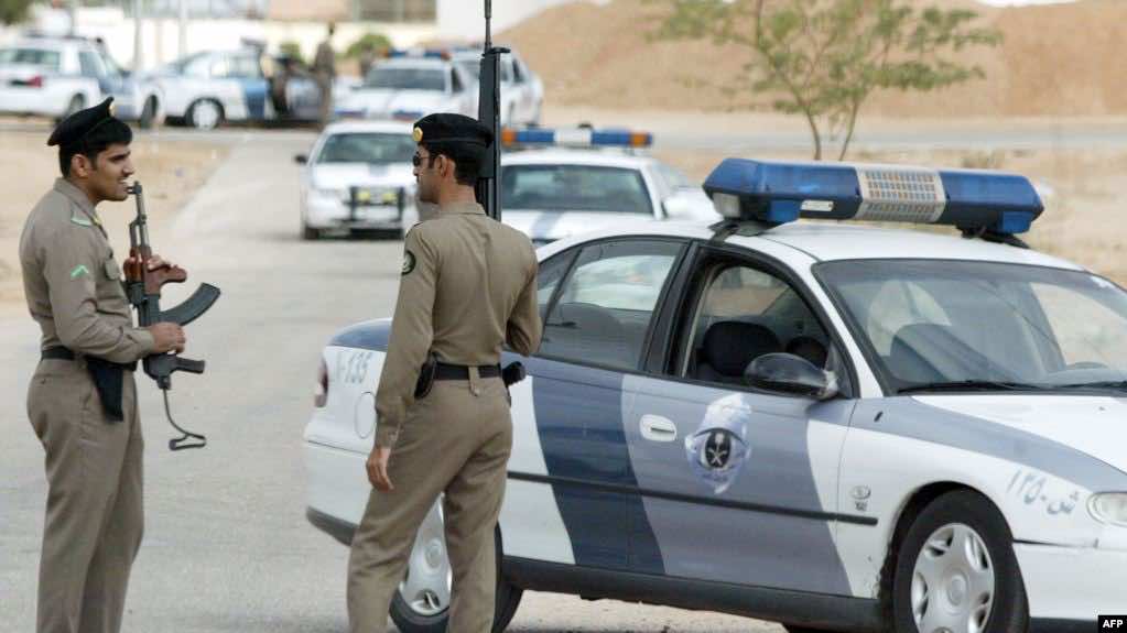 تهم الأجانب أيضا.. السعودية تُفَعّل "لائحة الذوق العام".. عقوبات تشمل الخروج بثياب النوم وتشغيل الموسيقى وقت الأذان