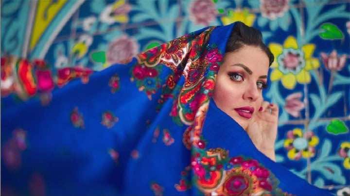 جلسة تصوير لعارضة أزياء داخل مسجد تثير جدلا واسعا - صور