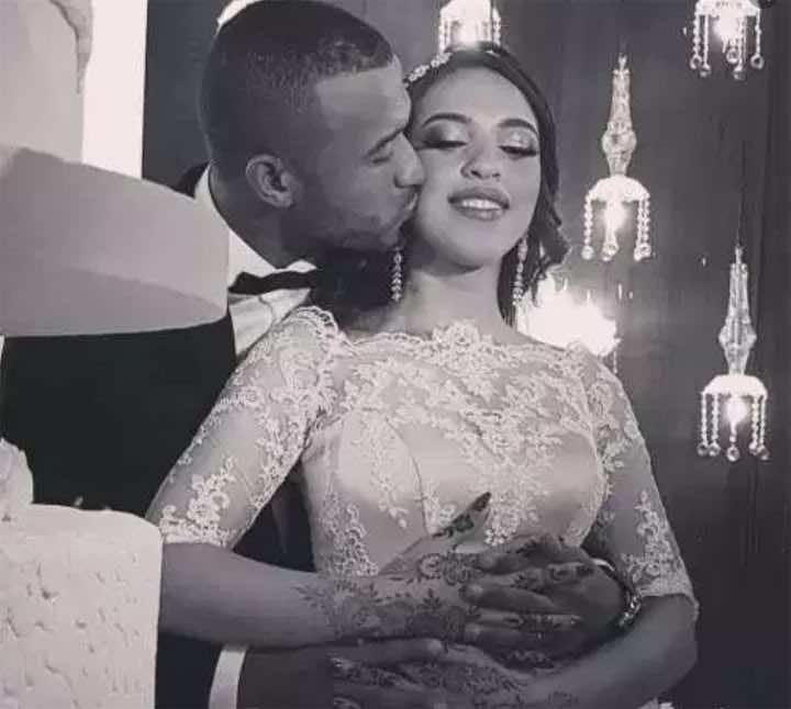 أيوب الكعبي يرافق زوجه لغرفة الولادة ويعيش احساس الأبوة للمرة الأولى-صورة