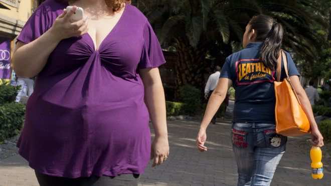 ايقاف مذيعة تلفزيون مصرية عن العمل سنة ل"إهانتها" البدينات