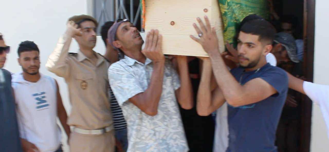 في جنازة حضرها ضباط القوات المسلحة.. دفن جثمان الشاب العسكري بآسفي - صور