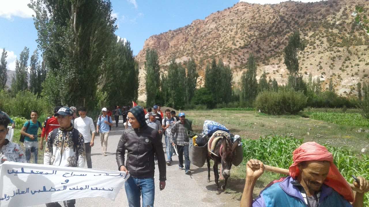 سكان إملشيل ينتفضون من جديد ويطالبون بإطلاق سراح المعتقلين-صور