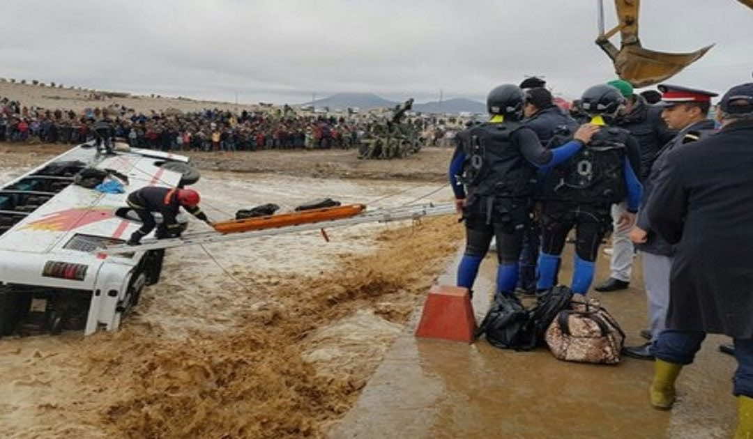ارتفاع عدد ضحايا فاجعة "واد الدرمشان"..العثور على جثة أستاذ والحافلة وكان بها 61 راكبا!