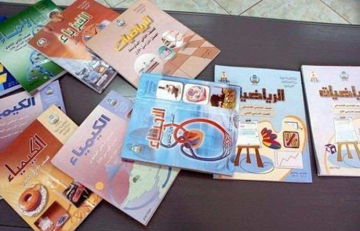أمزازي يكشف موعد عرض الكتب الدراسية الـ8 غير المتوفرة في السوق