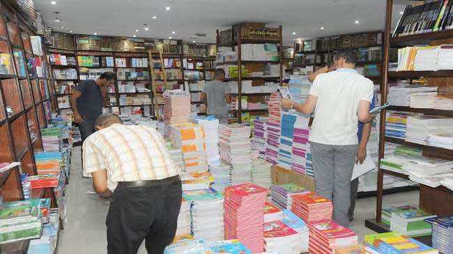 تغيير المقررات الدراسية يكبد الكتبيين خسائر جسيمة..بورة: إنهم يقتلوننا!