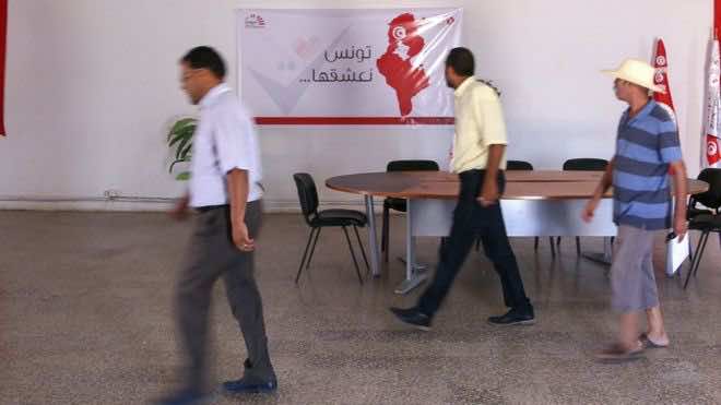 الجيران ينتخبون..نسبة التصويت في رئاسيات تونس تصل إلى 16٪ منتصف النهار وشائعات عن صحة مورو
