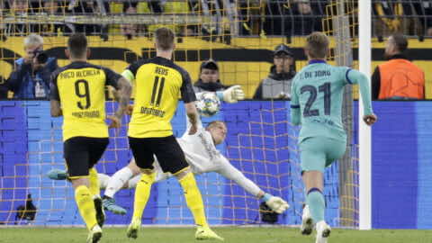 في مباراة تألق فيها حكيمي.. تير شتيغن ينقذ برشلونة من الهزيمة أمام دورتموند
