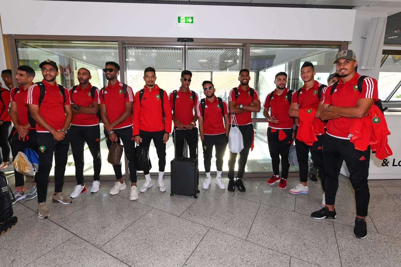 بعثة المنتخب تصل الجزائر لمواجهة "الخضر" - صور