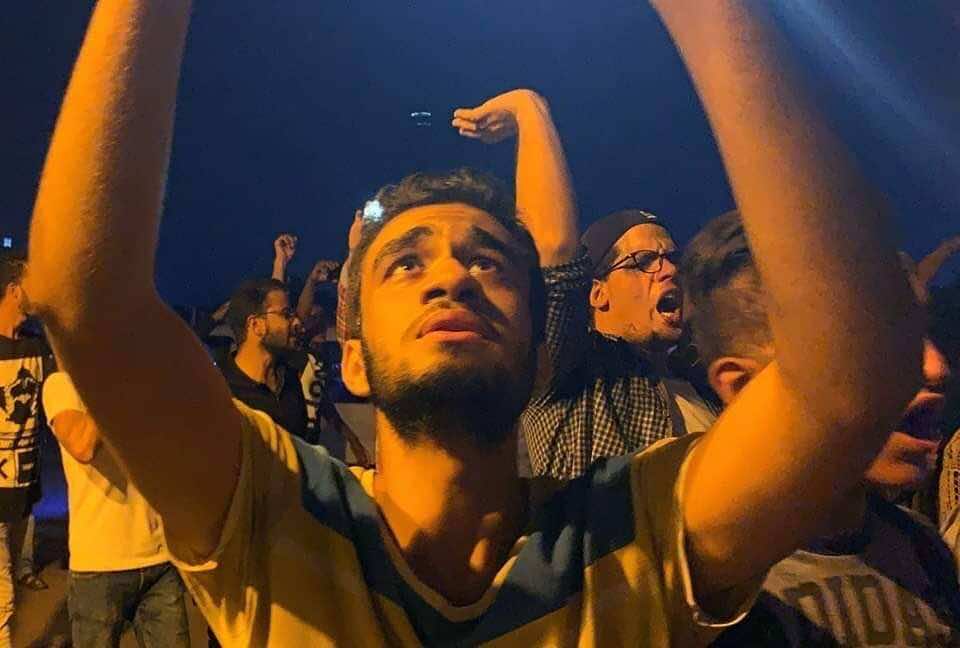 رجل أعمال غاضب  يعيد أجواء الربيع العربي إلى الشارع المصري