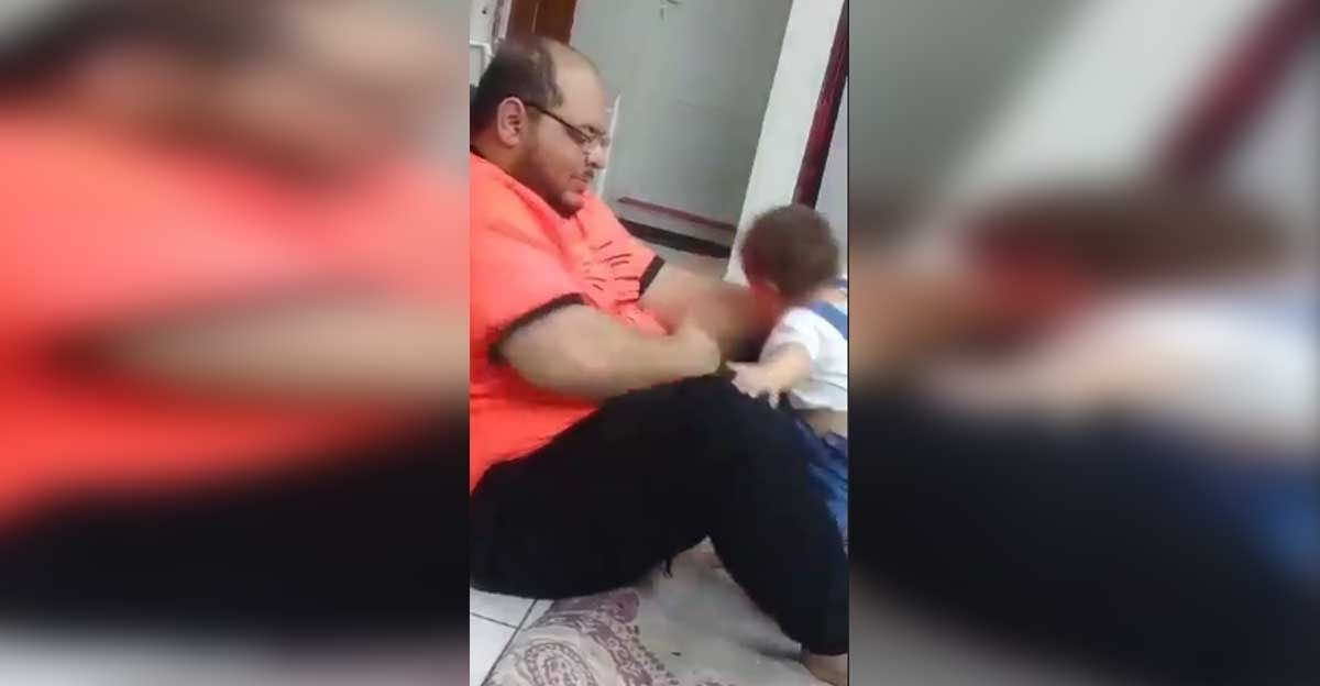 عائلة مُعذب الطفلة: الهدف من تصوير الفيديو التسول والحصول على التبرعات!