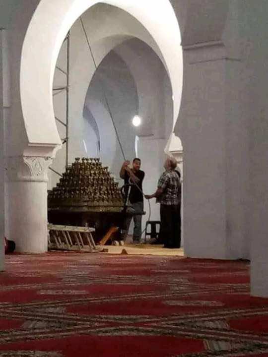 بعد اختفائها.."الثريا الكبرى" التي يزيد عمرها عن 11 قرنا تزين جامع القرويين من جديد