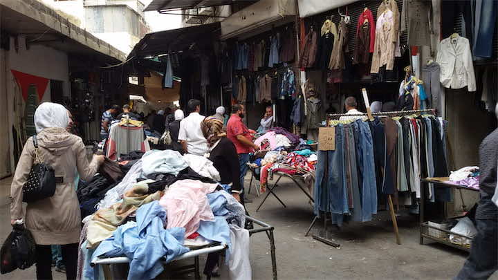 الحرب على "البال".. حجز أكياس تضم 2.5 أطنان من الملابس
