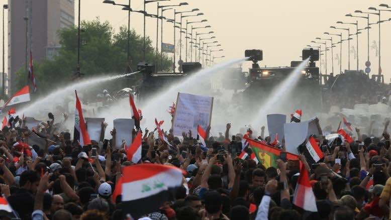 قتيلان و200 مصاب في احتجاجات اجتماعية عارمة بالعراق -فيديو