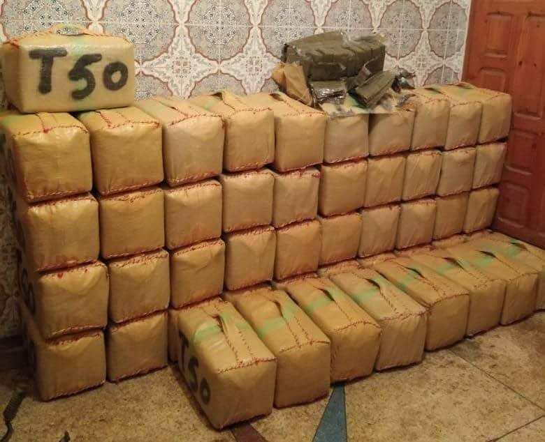 الناظور.. إجهاض محاولة تهريب أكثر من 5 أطنان من الحشيش على سيارة نفعية