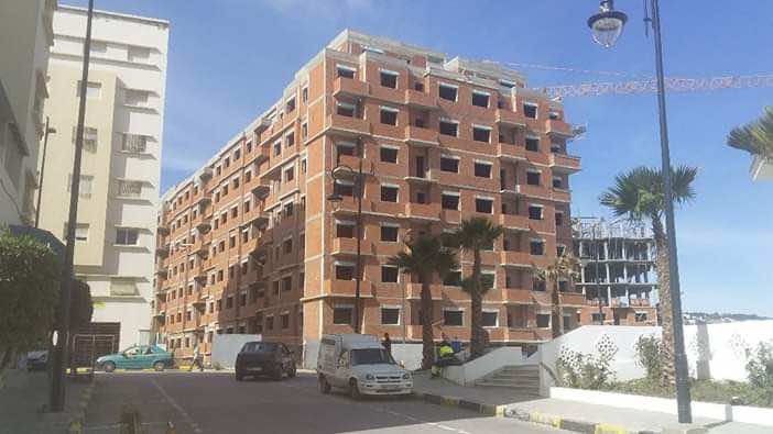 طنجة...عامل بناء يلقى حتفه بعد سقوطه من علو مرتفع لعمارة سكنية