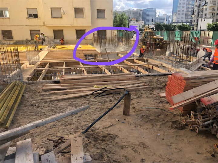 إزعاج وعشوائية.. سكان إقامة "كاما" يشتكون من خروقات شابت ورش بناء مجاور لهم