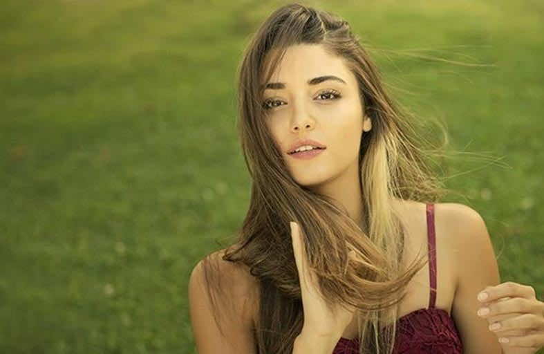 النجمة التركية هاندا آرتشيل أجمل النساء في 2019