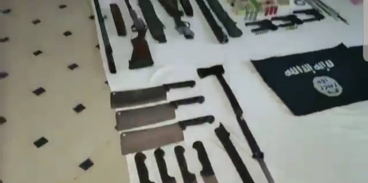 بندقية وأسلحة بيضاء وراية لـ"داعش" .."البسيج" يفكك خلية إرهابية في دار بوعزة ووزان
