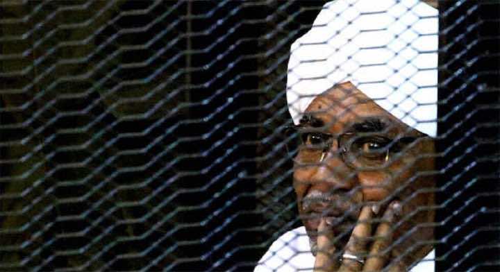 ضجة بالسودان..العثور على ممنوعات في غرفة عمر البشير بالسجن