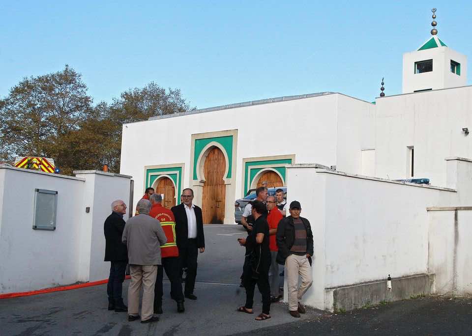 مهاجم المسجد فرنسي يقول إنه كان ينتقم من "تدمير كاتيدرائية نوتر دام".. والشرطة تتحدث عن مرضه نفسيا