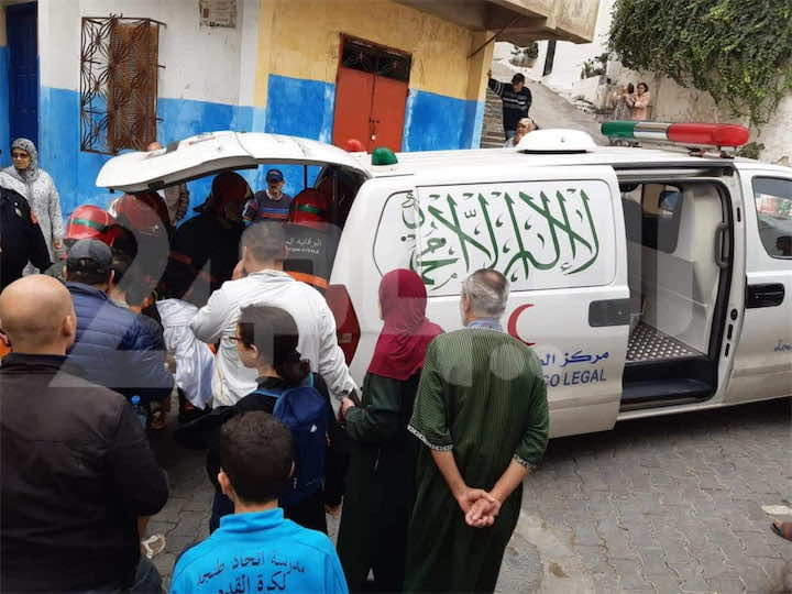 حصيلة انهيار منزل "حي القصبة"... قتيل صعد إلى سطح البناية وتهاوت به-صور