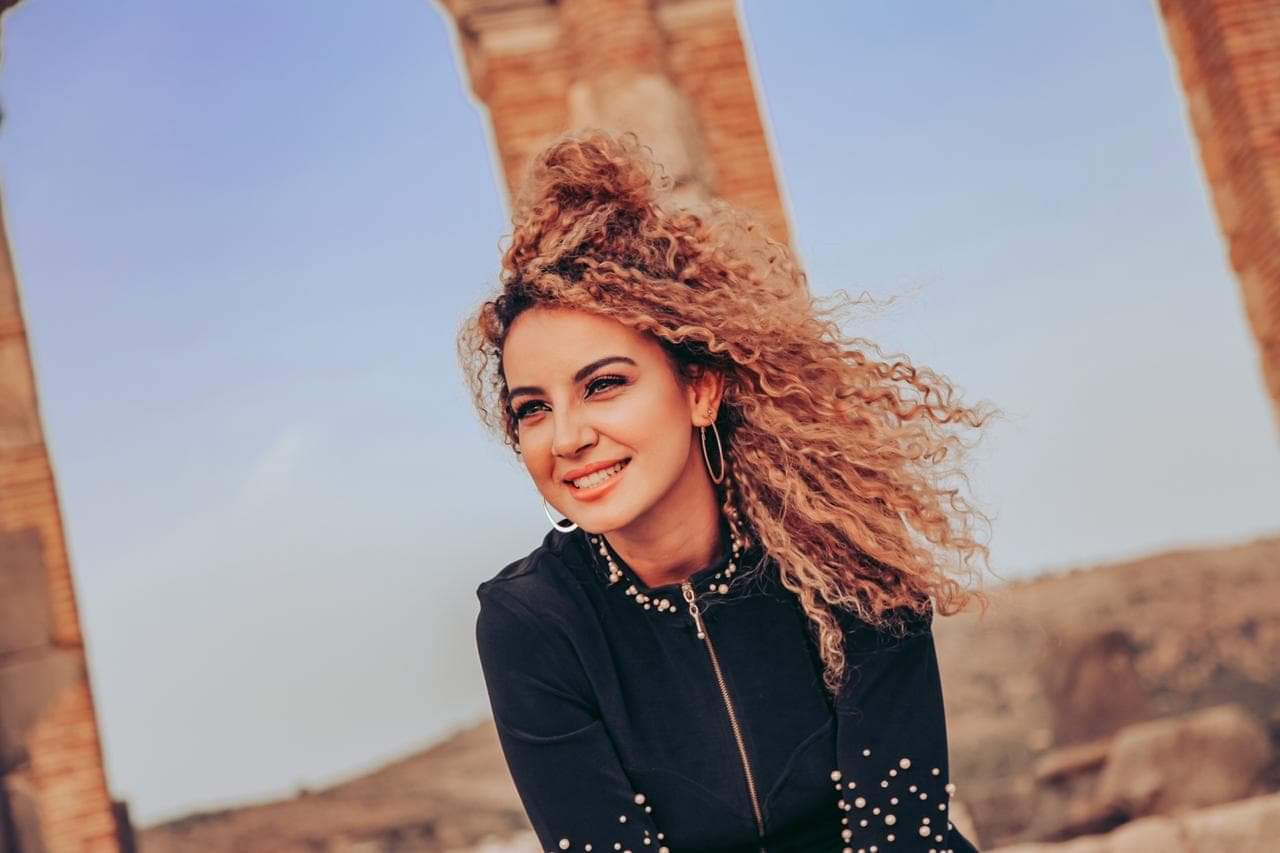 "شاكيرا المغرب".. مريم الزواق موهبة تدخل عالم الغناء